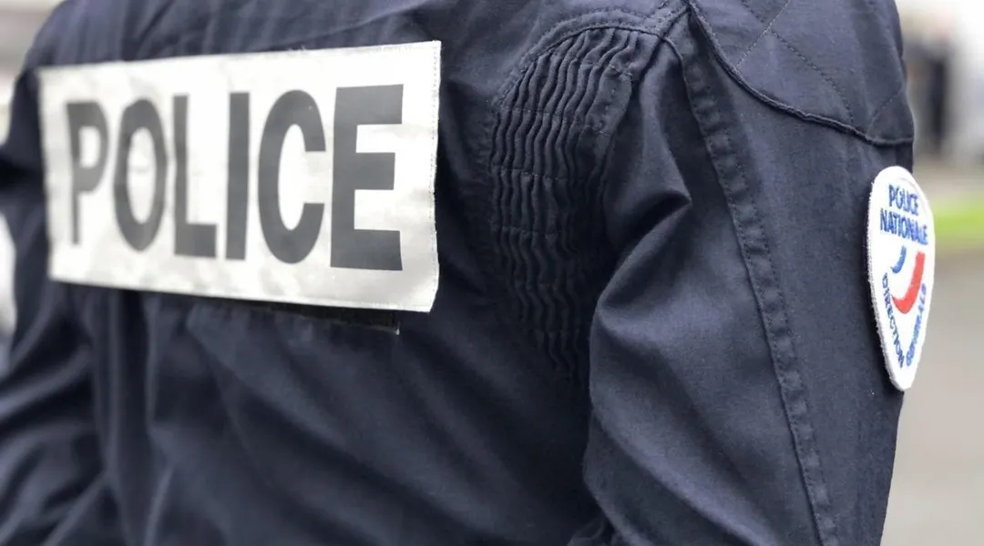 Un homme blessé lors d’une attaque au hachoir à Paris, le suspect toujours en fuite