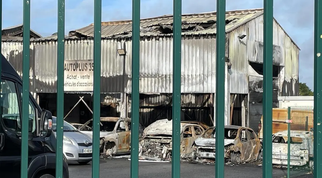Feu dans un garage auto près de Rennes : l’incendie ne serait pas accidentel, une enquête