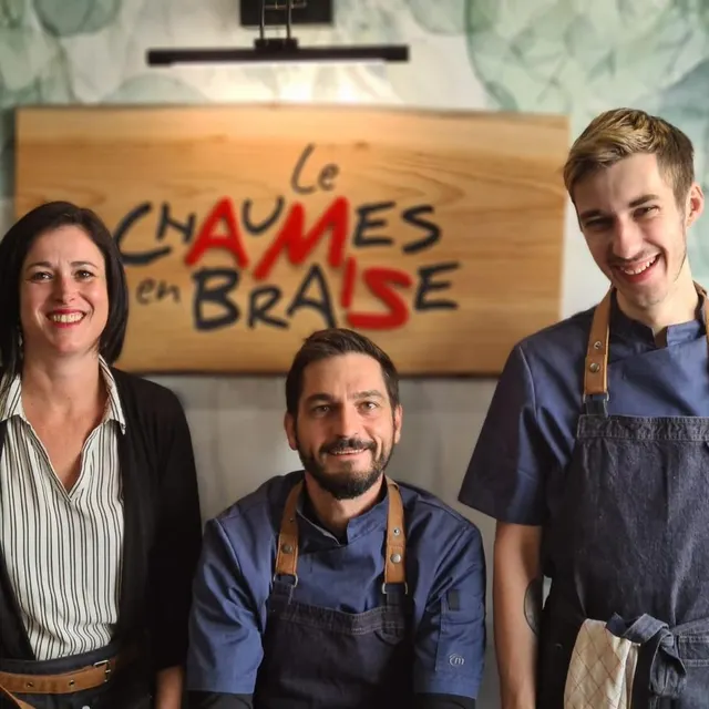 photo l’équipe du nouveau restaurant le chaumes en braise, maëlle, stephane et evan.  ©  ouest-france