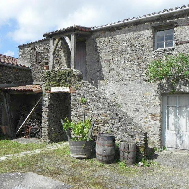 photo visite de l’un des villages à communs les mieux préservés du vignoble nantais  ©  archives
