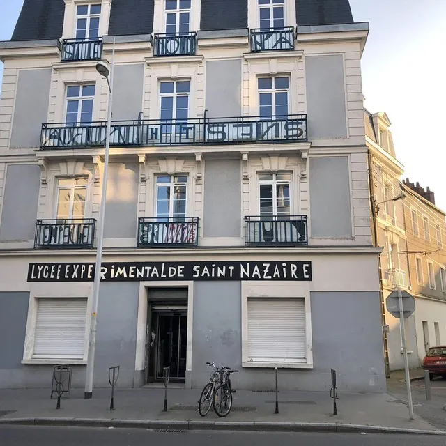 photo lycée auto-géré fondé il y a plus de 40 ans, le lycée expérimental est installé dans les locaux de l’ancien transatlantic hôtel. les élèves ont fouillé dans les archives pour retracer l’histoire de ce lieu et présenteront ce qu’ils y font aujourd’hui.  ©  archives