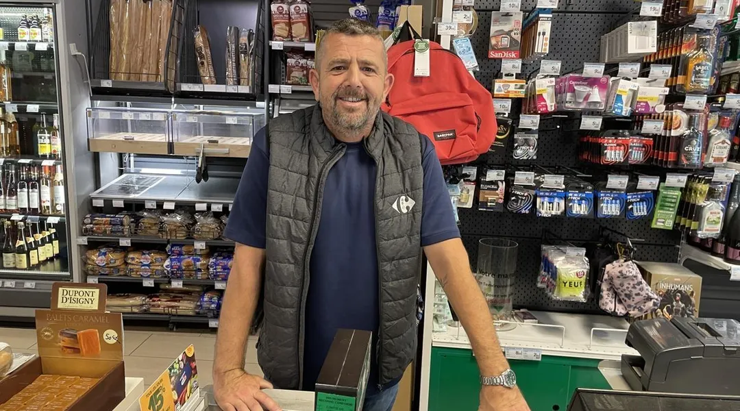 Vitrines à Nantes : un nouveau directeur au Carrefour Express de la place François II