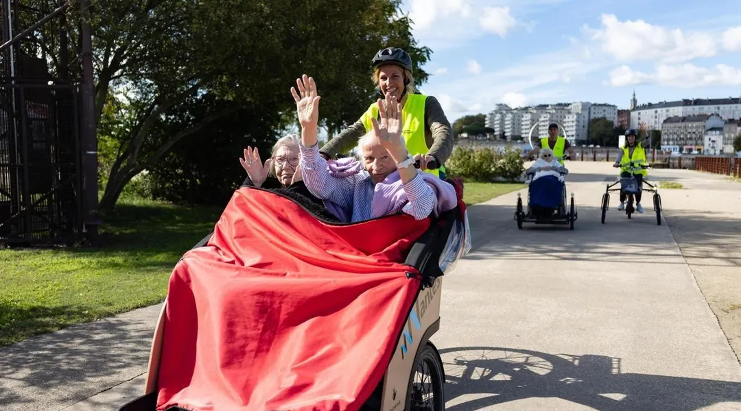 La « Balade des générations » revient pour faire rayonner les seniors en triporteur à Nantes