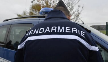 Deux gendarmes blessés par des tirs de feux d’artifice près de Grenoble