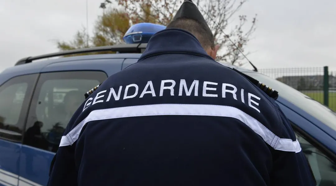 Deux gendarmes blessés par des tirs de feux d’artifice près de Grenoble