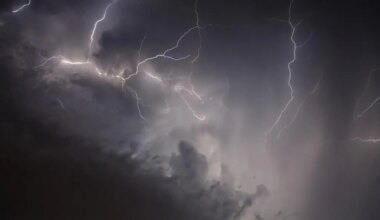 Violent orage à Marseille : pris au piège dans sa voiture, un couple a été sauvé par des
