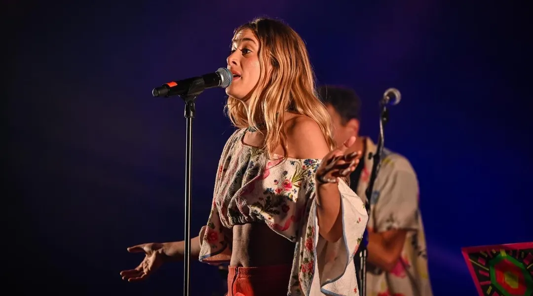 La chanteuse Luiza donne un concert gratuit sur une place du centre historique de Rennes jeudi soir