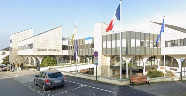 photo  l’hôtel de ville de carquefou, au nord-est de nantes.  ©  capture d’écran google maps