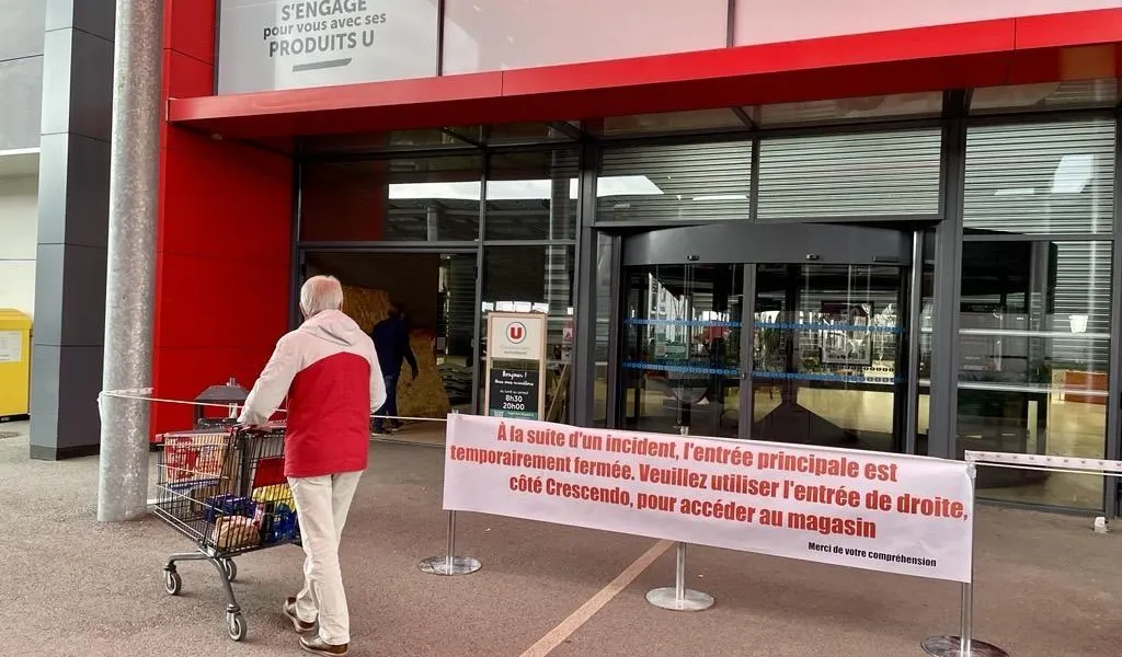Un magasin Hyper U visé par une attaque à la voiture bélier en pleine nuit près de Rennes