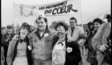 RÉCIT. Il y a quarante ans, la « petite idée » de Coluche devenait les Restos du Cœur