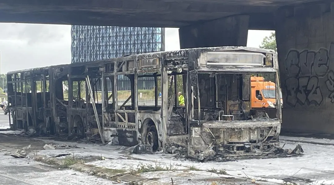 Pont de l’Alma fragilisé par l’incendie d’un bus : la fermeture de la voie Nantes-Rennes