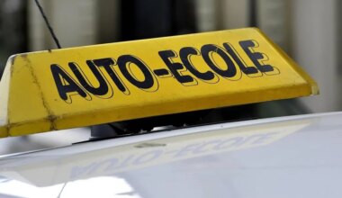 Les auto-écoles en colère manifestent à Paris ce lundi