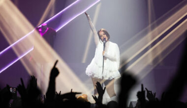 « J’envoie des blagues à Mylène Farmer » : la chanteuse Alizée se confie après son retour sur scène à l’Olympia