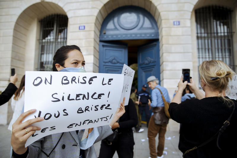 « Papa a mis son zizi dans ma bouche, la justice répond : tu vas aller vivre chez papa » : à Paris, des mères dénoncent une justice à charge contre celles qui disent l’inceste
