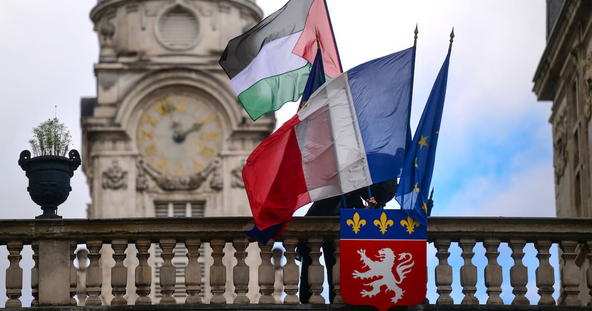 La ville de Lyon retire le drapeau palestinien pour se conformer à une décision de justice – Libération