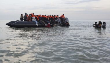 Les migrants présents au nord de la France ont été la cible d’une campagne publicitaire du Home Office les avertissant qu’ils risquent d’être renvoyés en France s’ils traversent la Manche dans de petites embarcations. © Alexopoulos/LNP/Shutterstock/SIPA