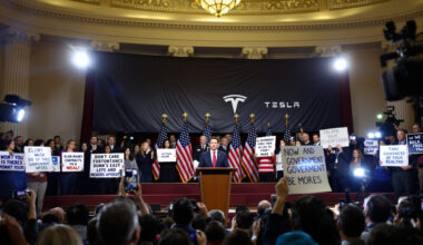 Starmer sommé d'exclure Tesla des marchés publics après les propos polémiques de Musk