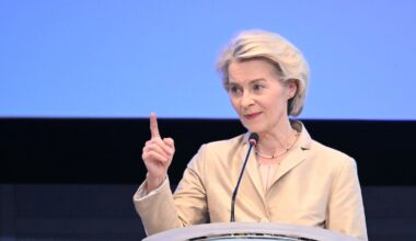 La présidente de la Commission européenne, Ursula von der Leyen, donne une conférence à Bruxelles, le 16 septembre 2025