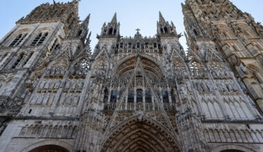 Non, la cathédrale de Rouen n’a pas été « incendiée par des djihadistes » ce vendredi soir