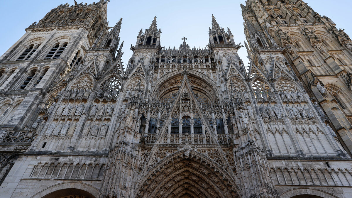 Non, la cathédrale de Rouen n’a pas été « incendiée par des djihadistes » ce vendredi soir