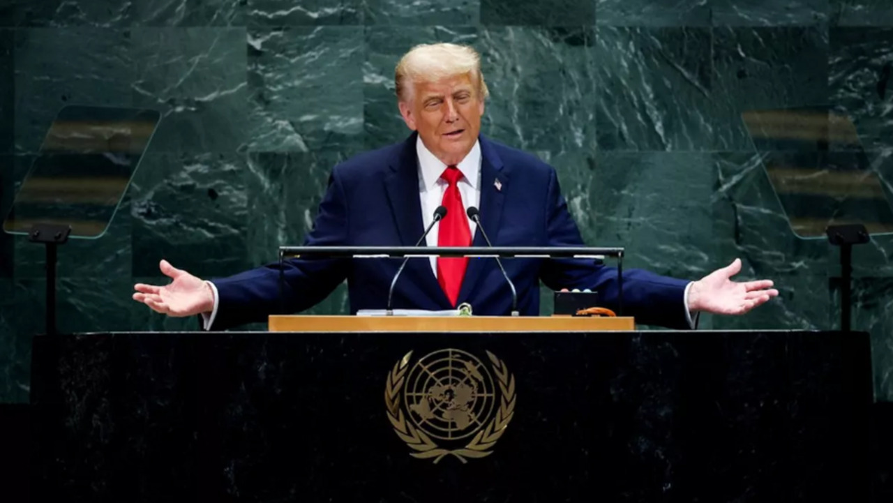 Donald Trump critique l'ONU et l'Europe / Les aéroports de Copenhague et d'Oslo rouvrent / Guillaume Diop au musée Grévin...