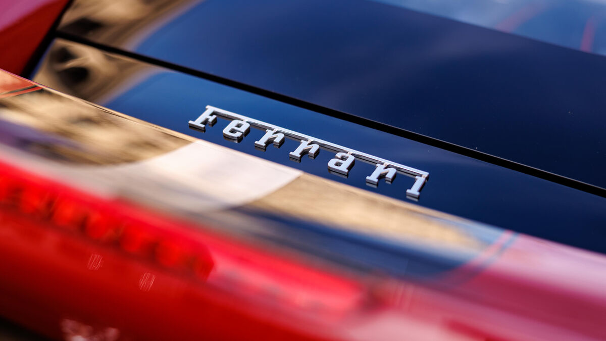 Vol d’une Ferrari à 500 000 euros à Paris : deux suspects bientôt devant le tribunal