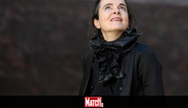 Amélie Nothomb explique avec émotion pourquoi elle a eu du mal à terminer l'écriture de son dernier livre : "Elle est là"