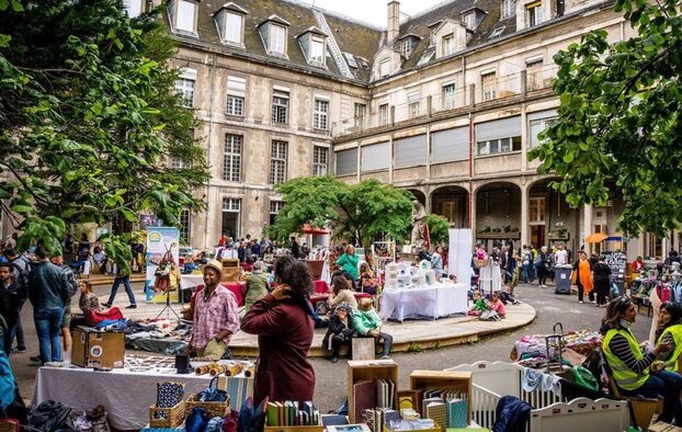 Paris (XIVe). Les Grands Voisins, sur le terrain de l’ancien hôpital Saint-Vincent-de-Paul, a été le fer de lance de cette nouvelle occupation de lieux vacants. Yes We Camp