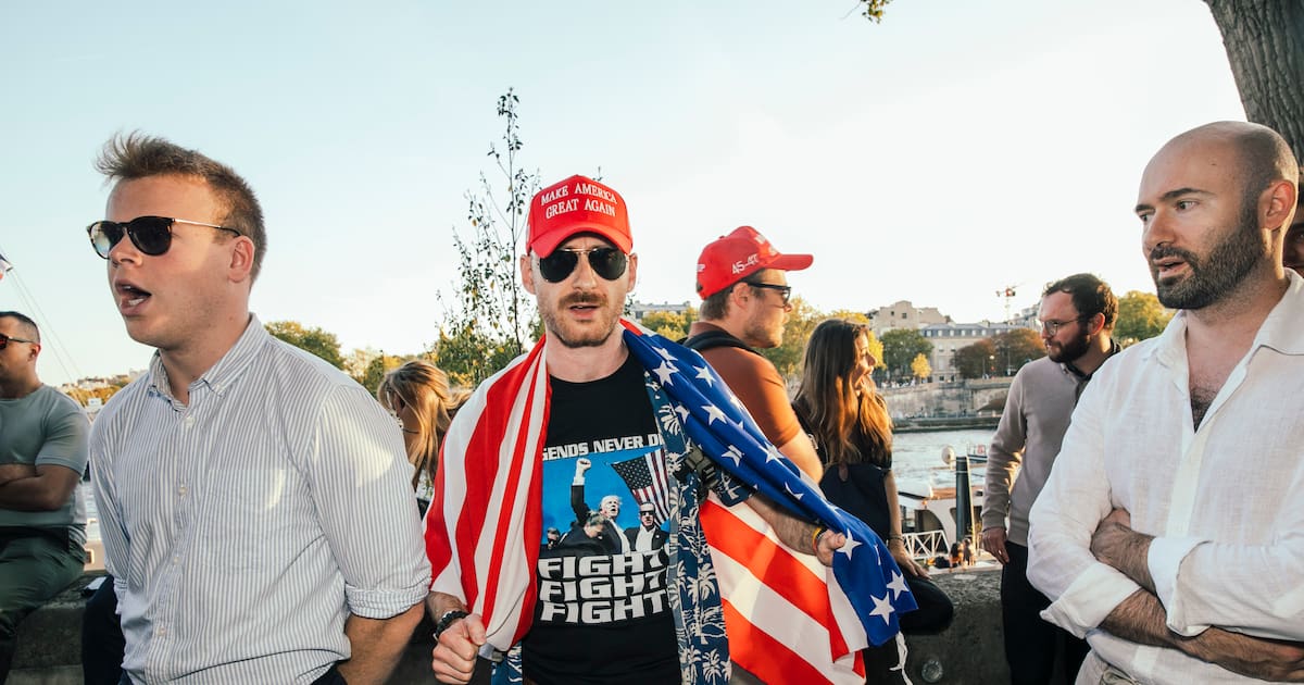 à Paris, une extrême droite clairsemée rend hommage à Charlie Kirk – Libération