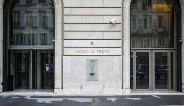 La Banque de France révise légèrement à la hausse sa prévision de croissance pour 2025 – Libération