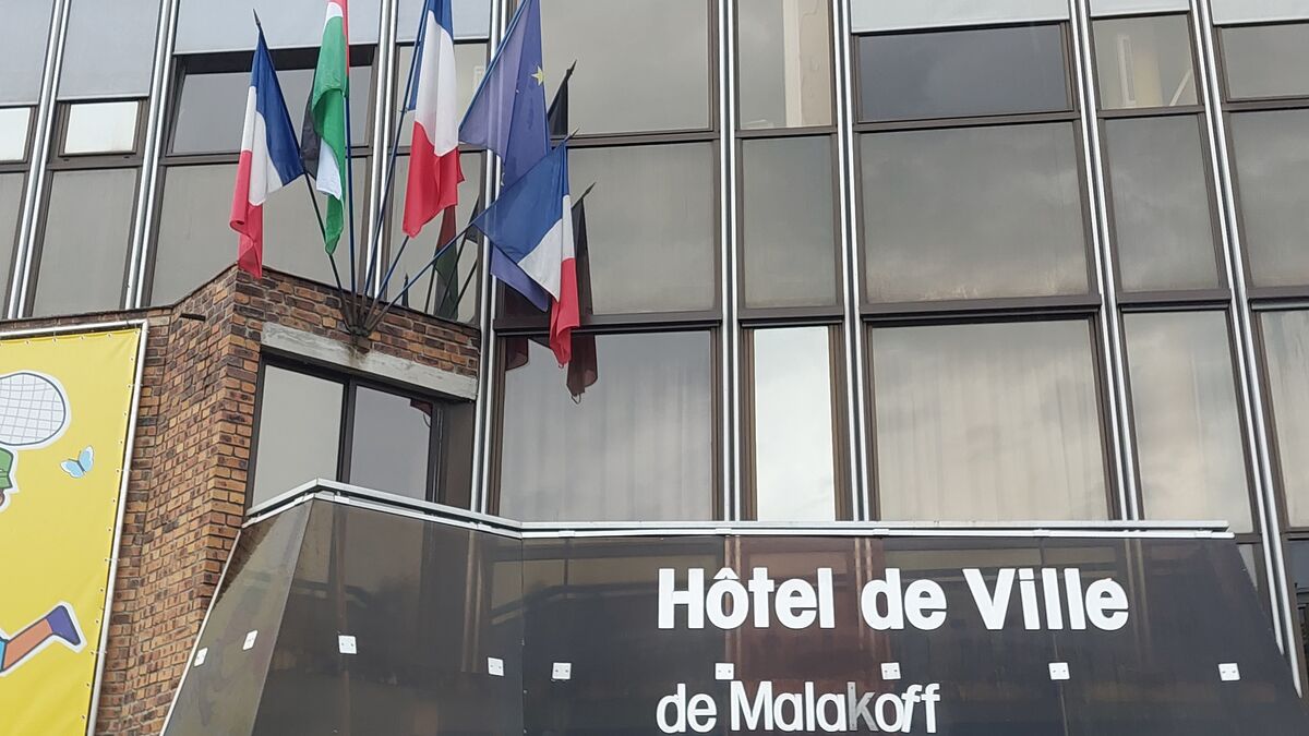 Malgré l’intervention de la police et de la justice, Malakoff refuse de retirer le drapeau palestinien de sa mairie