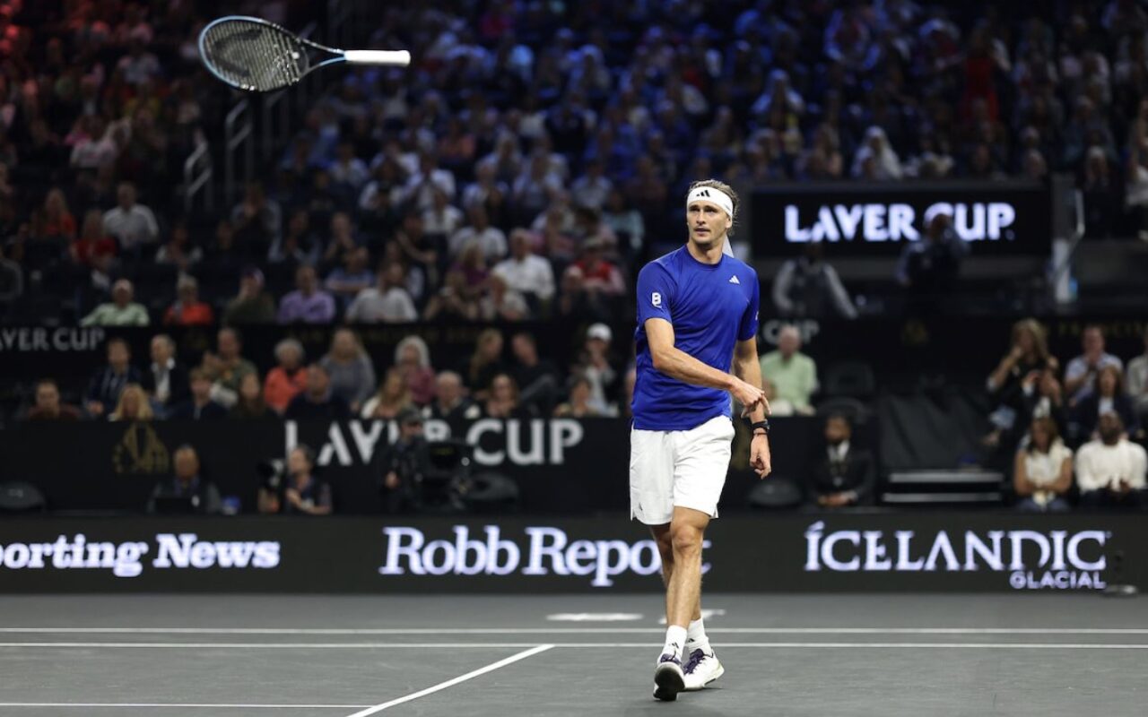Laver Cup > Zverev toujours aussi fair-play se paie l'arbitre pour un let imaginaire...la classe...