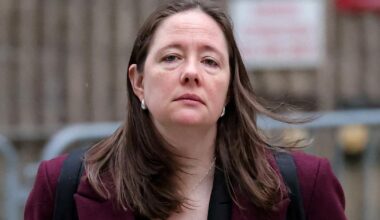 Fille d’un ancien patron du FBI devenu bête noire de Trump, une ex-procureur conteste en justice son limogeage brutal