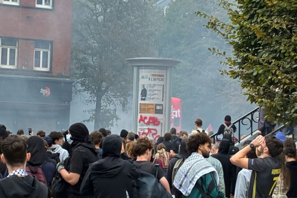 Les autorités ont eu recours au gaz lacrymogène, aux abords du théâtre Sébastopol.