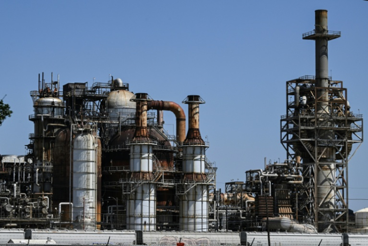 Une raffinerie de pétrole, à Houston (Texas), le 8 septembre 2025 ( AFP / RONALDO SCHEMIDT )