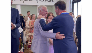 Didier Deschamps s'est lâché au mariage de son fils Dylan : le sélectionneur des Bleus a profité du grand jour avec sa femme Claude