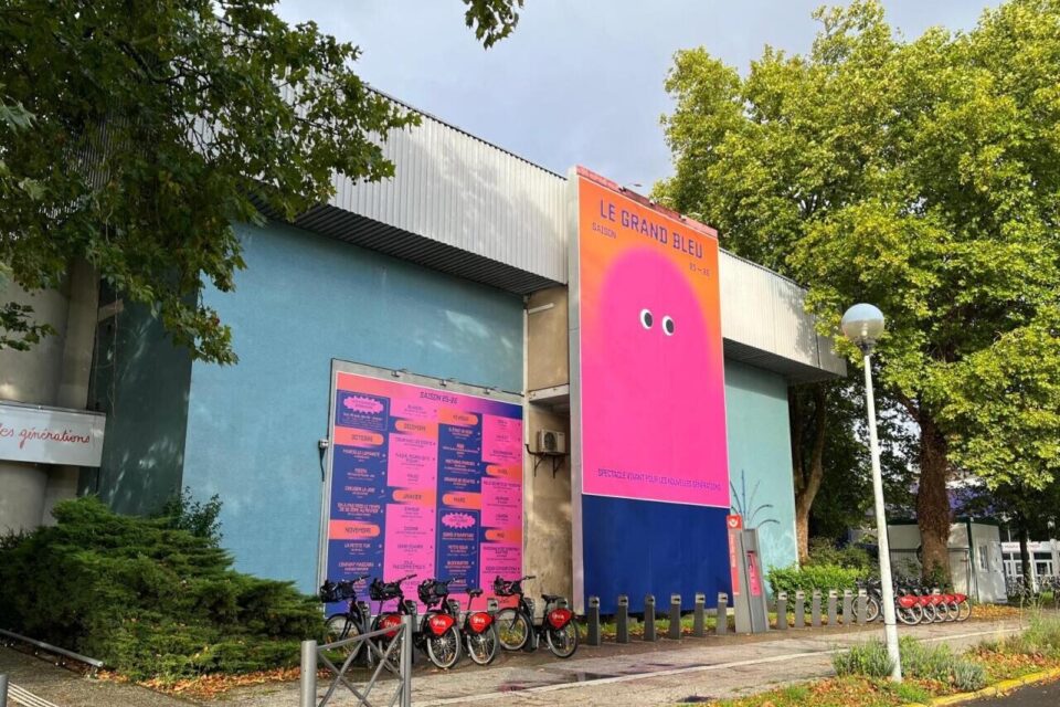 Une nouvelle saison commence au théâtre du Grand Bleu de Lille (Nord). 31 spectacles attendent les familles, avec une programmation dès le plus jeune âge et jusqu'à l'adolescence.
