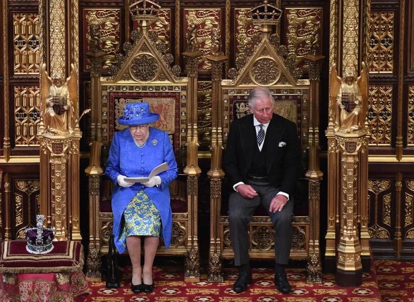 La reine Élisabeth II et le prince Charles lors de la cérémonie d'ouverture du parlement, le 21 juin 2017.
