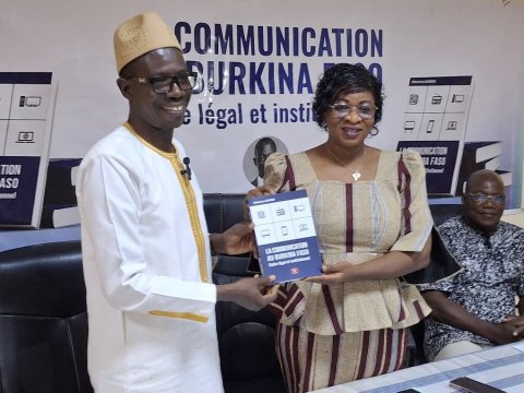 Bobo-Dioulasso : Abdoulazize Bamogo présente son ouvrage sur le cadre légal et institutionnel de la communication
