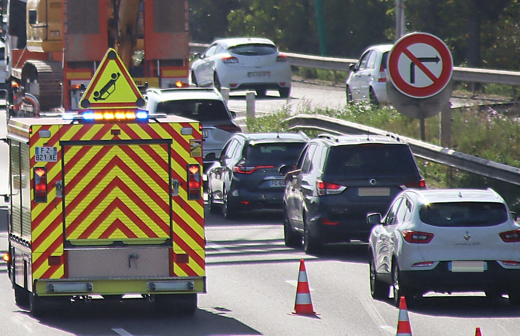 carambolage entre quatre véhicules, gros bouchons vers le périphérique