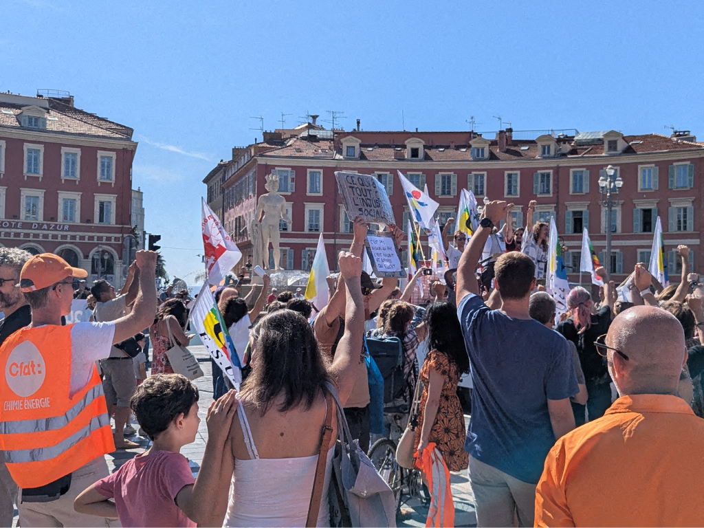 10000 manifestants selon les organisateurs et aucun débordement