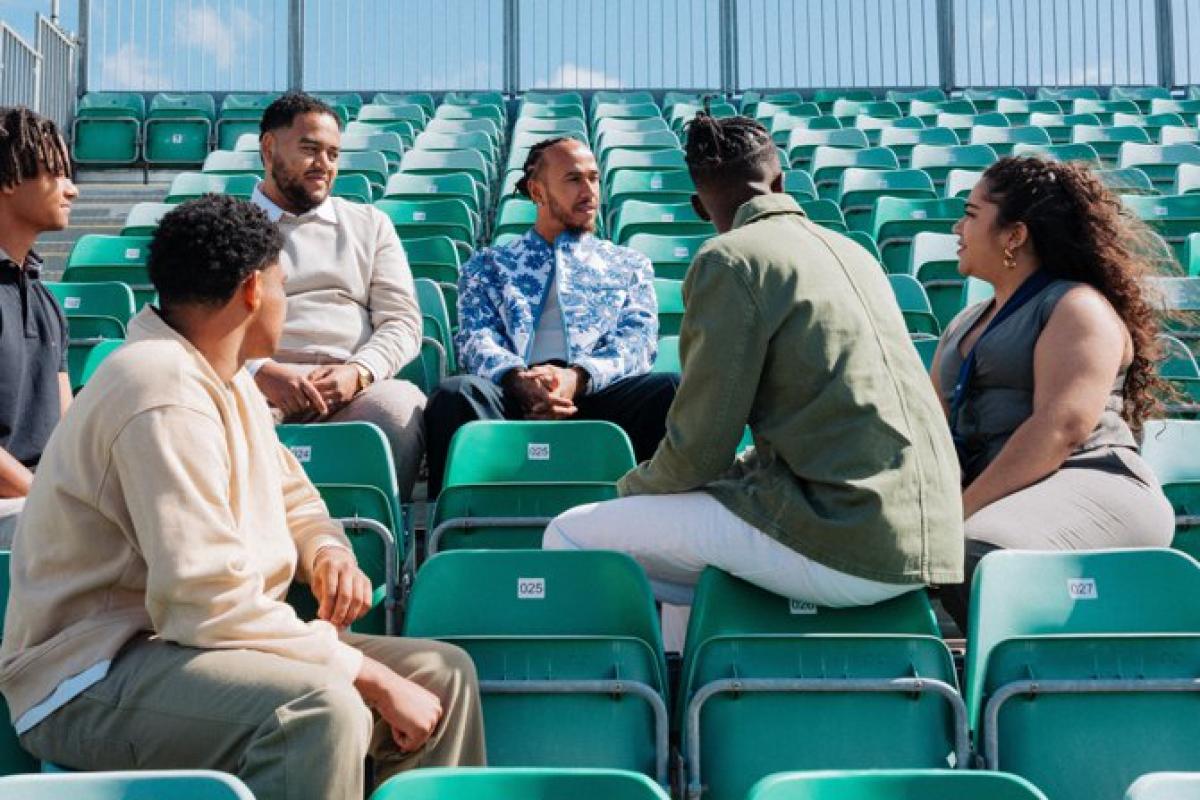 L'engagement de Lewis Hamilton pour une égalité des chances accélérée dans le monde de la F1