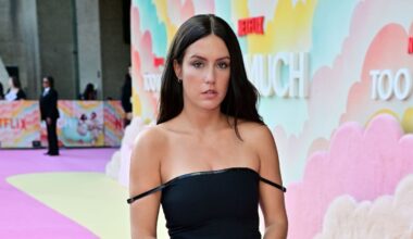 Adèle Exarchopoulos "grondée" par François Cluzet lors d'un tournage, "Mon père ne m'a jamais parlé comme ça"