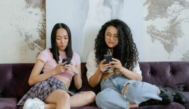Que signifie l’abréviation “omw” qu’on voit partout sur les réseaux sociaux ?