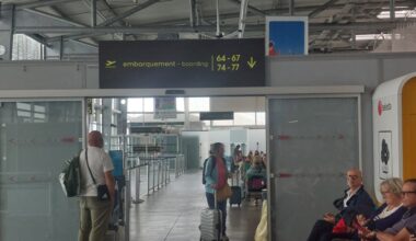 un couple vole un sac avec 10 000 euros de bijoux à l'intérieur