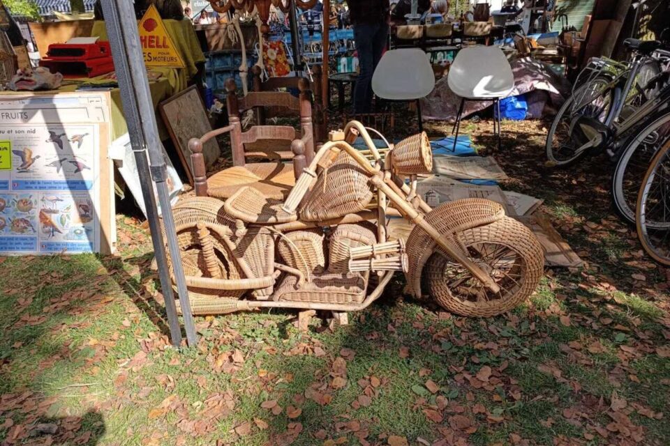 La moto en osier, objet déco qui prend certes un peu de place.