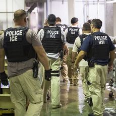 Des agents des services de l'immigration (Immigration and Customs Enforcement, ICE) en août 2019 aux États-Unis.