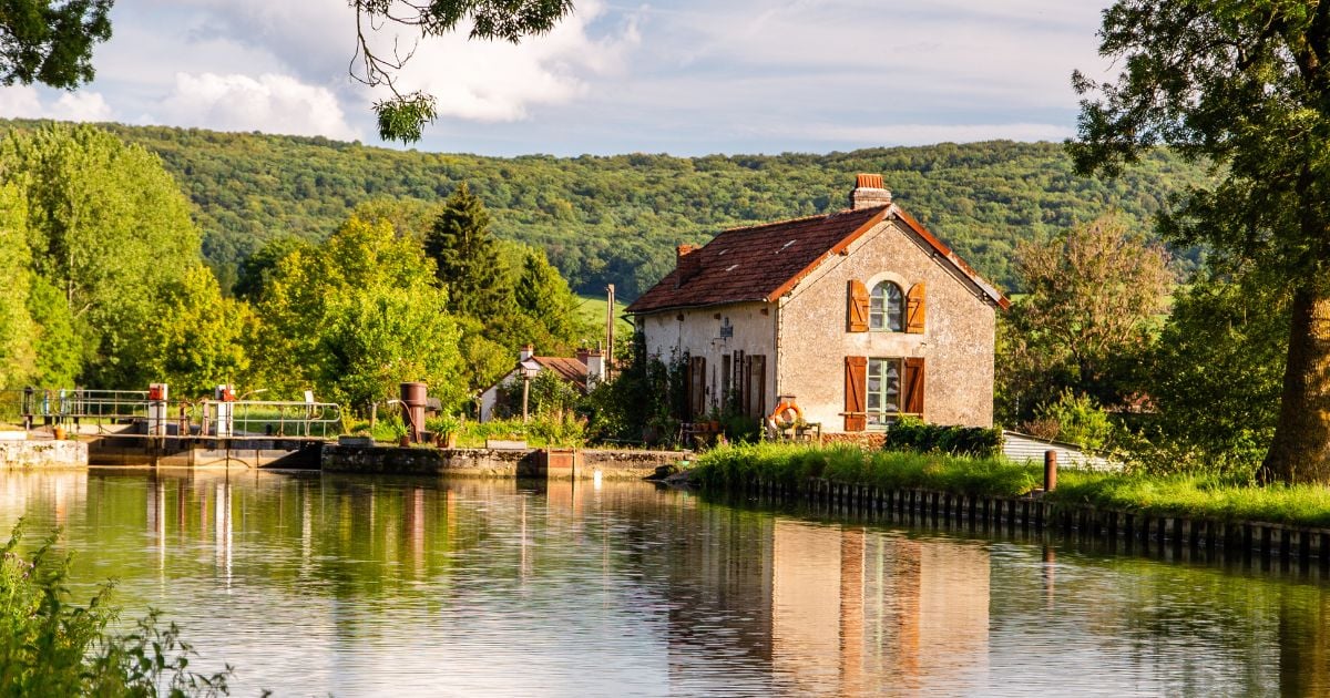 la maison où il réside proche de Douchy