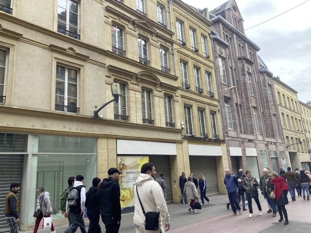 L’ancien magasin Printemps et les deux magasins Zara attenants, rue Serpenoise à Metz, accueilleront des logements et commerces en pied d'immeuble.
