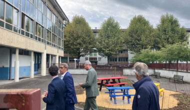 le recteur académique promet un enseignant devant chaque élève